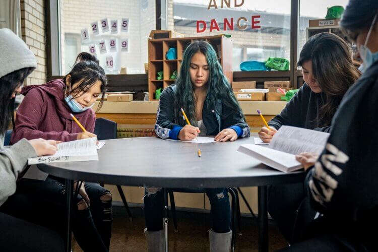 Bug O Nay Ge Shig students at table