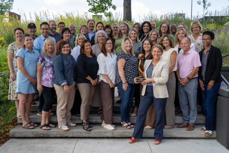 blandin-foundation-staff-and-trustees-ubuntu-award